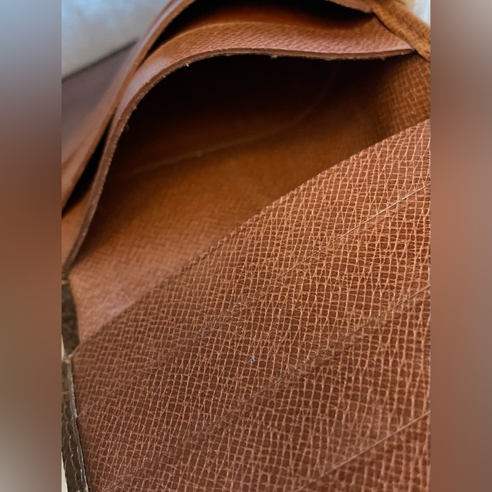 Louis Vuitton Authentic Vintage Brown Monogram Design Wallet - Picture 7 of 15